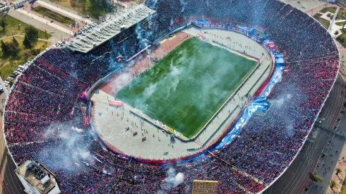 Las bombas de estruendo fueron permitidas en el Estadio Nacional.