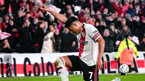 Maxi Salas festejó así su primer gol con la camiseta de River Plate.