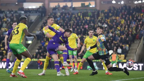 El portero del Norwich City registra importante marca en Europa.