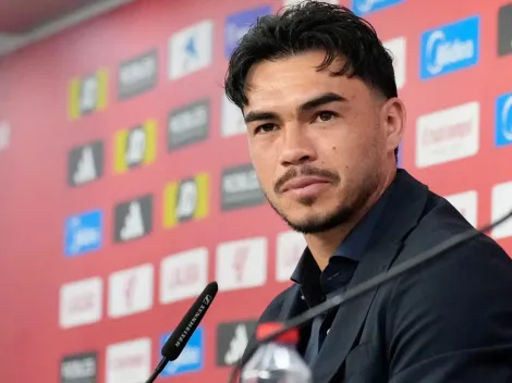 Pudo llegar a la Roja y ahora recibe un camión de flores de Suazo