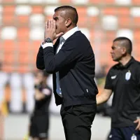 Tiene 44 años, ayuda a gente en situación de calle y salva a un histórico club del fútbol chileno