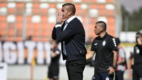 Jugó casi una década en el fútbol chileno, y detrás de su capa de héroe en un club, hay otra linda historia.