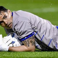 Es refuerzo de lujo para el fútbol chileno, sus hinchas se burlan y el DT lo defiende en duros términos