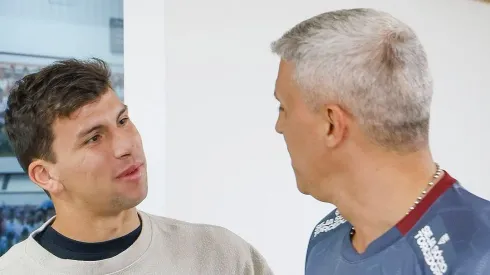 Gonzalo Tapia le dedicó la pérgola de las flores completa a su nuevo DT en Sao Paulo.