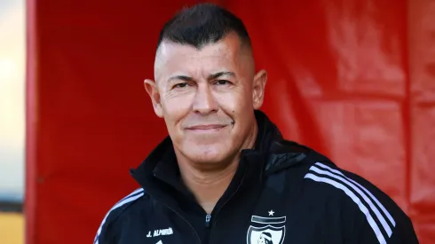 Jorge Almirón no pudo estar como DT albo ante La Serena por suspensión.