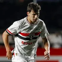 Con una amarilla y un fallido remate que se hizo viral: el debut de Gonzalo Tapia en Sao Paulo