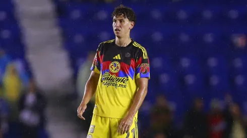 Igor Lichnovsky se fue expulsado por un terrible planchazo.