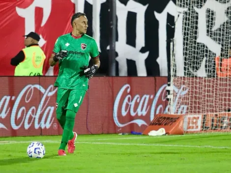 Colo Colo se salvó: Newell's destrozó a Navas por polémica salida