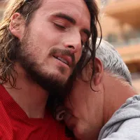Stefanos Tsitsipas se disculpa públicamente con su padre tras años del quiebre: “Fue un gran error de mi parte”