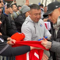 La calurosa bienvenida de los hinchas de Audax Italiano a Eduardo Vargas: masivo banderazo
