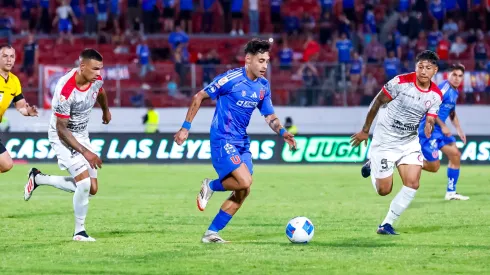 Javier Altamirano en el duelo entre Universidad de Chile y Unión La Calera en la fecha 2 del Campeonato Nacional 2025.