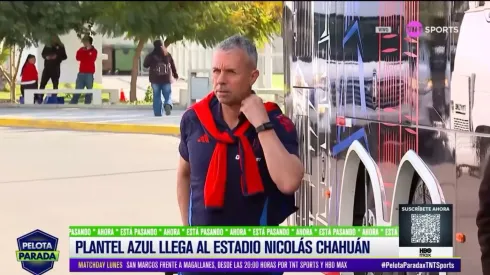 Gustavo Álvarez en el arribo al estadio en La Calera.