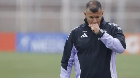 Jorge Almirón recibe críticas.