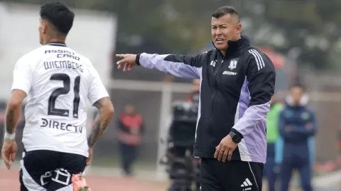 Jorge Almirón recibe críticas.