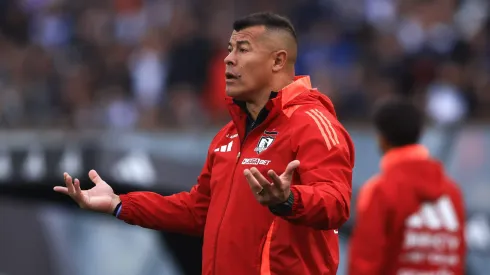 Jorge Almirón otra vez fue expulsado en Colo Colo y agota la paciencia de los hinchas.