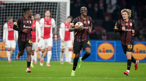 Victor Osimhen firmó por cuatro años en el Galatasaray.