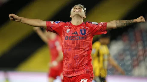 El nivel de Lucas Assadi en Universidad de Chile traspasa las fronteras de los colores.