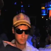 Cantó reggaetón, es ahijado de un ex presidente de la FIFA y ahora negocia por la millonaria deuda del fútbol chileno