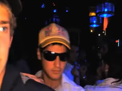 Cantó reggaetón y negocia por la millonaria deuda del fútbol chileno