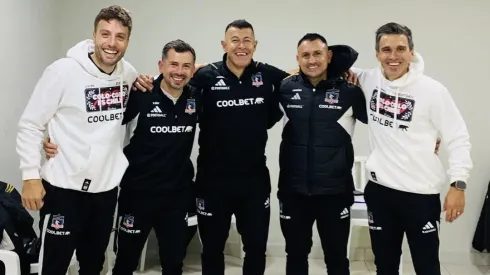 Jorge Martínez con el cuerpo técnico de Colo Colo