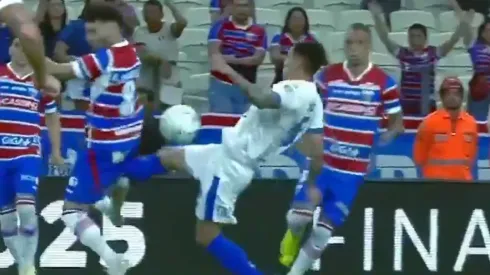 Claudio Baeza se ganó tarjeta amarilla al inicio del partido, pero jugó un buen encuentro de todos modos.