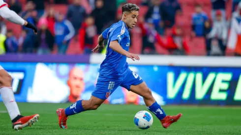 Lucas Assadi, uno de los jugadores más desequilibrantes de Universidad de Chile en los últimos partidos.