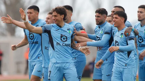 Los jugadores de O'Higgins festejan el gol de Martín Sarrafiore ante Unión La Calera, en la fecha 18 de la Liga de Primera 2025.