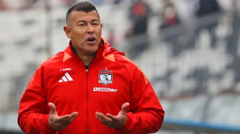 Jorge Almirón toma medidas en Colo Colo.