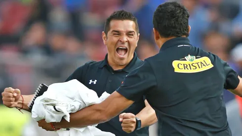 Tito Tapia solo sabe de victorias ante la U como DT de Colo Colo.