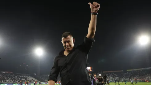 Almirón dejó oficialmente a Colo Colo