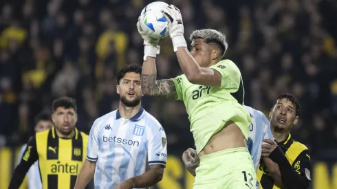 Brayan Cortés y el plantel de Peñarol, funados.