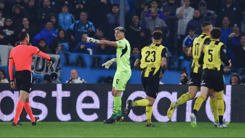 Brayan Cortés no vivió una buena noche ante Racing.