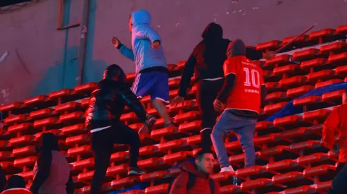 Hinchas de Independiente pelean contra hinchas de Universidad de Chile