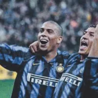 Iván Zamorano hace reír a Arturo Vidal con anécdota del Fenómeno Ronaldo: “Siete chicas en el ascensor…”