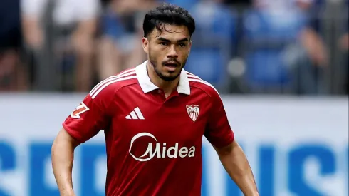 Gabriel Suazo firmó hasta 2028 con el Sevilla.
