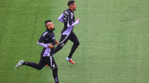 Arturo Vidal entrenando junto a Mauricio Isla.