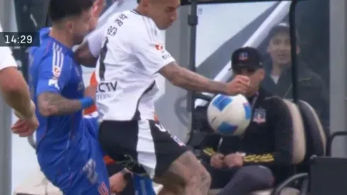 Javier Correa recibió amarilla por esta jugada. Para muchos, mereció más.