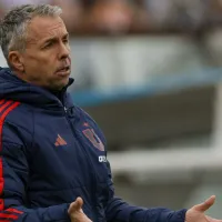 Los hinchas de la U pierden la paciencia con Gustavo Álvarez tras la derrota en el Superclásico