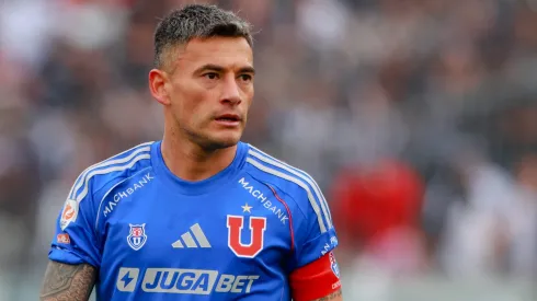 Charles Aránguiz prendió el ventilador en el Monumental.