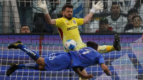 Fernando de Paul tuvo esta tapada ante Fabián Hormazábal.