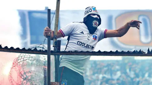 El pasado domingo en el Monumental muchos hinchas estaban arriba de las rejas en el recinto.