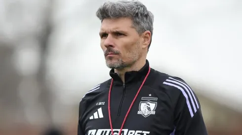 Fernando Ortiz dirigiendo a Colo Colo en el Monumental.