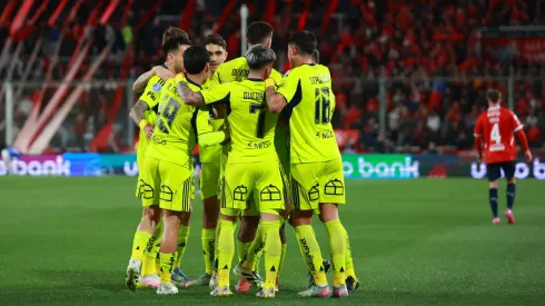 U de Chile festeja el gol de Lucas Assadi en Avellaneda.