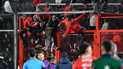 Independiente ni preguntó por los hinchas heridos de la U en Argentina