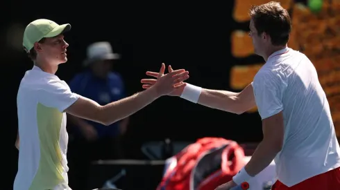 Jarry y Sinner en uno de sus polémicos duelos.