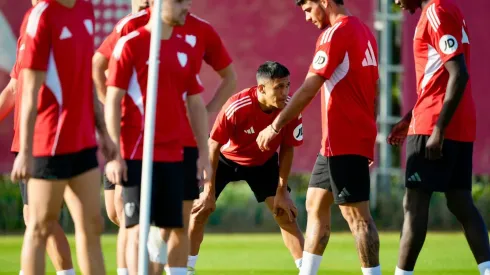 Alexis Sánchez entrena en Sevilla.