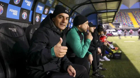 Referente de Universidad de Chile sigue en crisis con Deportes Temuco: Su defensa como gato de espaldas.