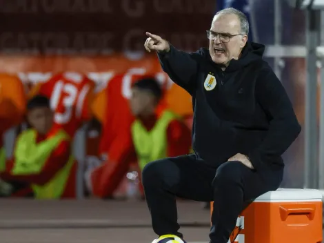 No jugó mucho en Chile, fue a saludar a Bielsa y así fue su reacción