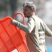 10 pelean puesto: el único jugador de Colo Colo que agarra camiseta de titular con Fernando Ortiz