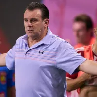 Fue campeón de la Libertadores con Colo Colo, dirige en la Kings League y tiene un restorán